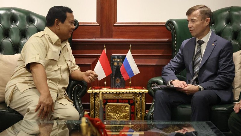 Menteri Pertahanan RI Prabowo Subianto menerima kunjungan kehormatan Duta Besar Federasi Rusia untuk Republik Indonesia, H.E. Mr. Sergei Gennadievich Tolchenov, di Kementerian Pertahanan, Jakarta, Senin (9/9/2024). (Dok. Kementerian Pertahanan)