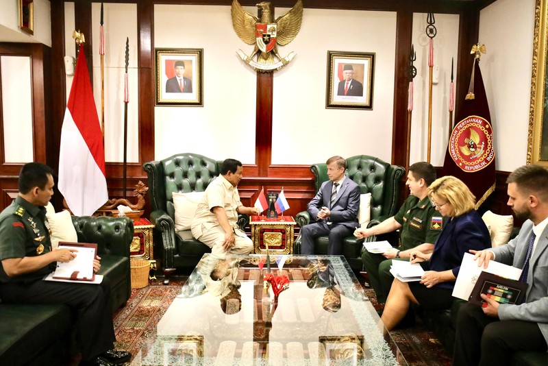 Menteri Pertahanan RI Prabowo Subianto menerima kunjungan kehormatan Duta Besar Federasi Rusia untuk Republik Indonesia, H.E. Mr. Sergei Gennadievich Tolchenov, di Kementerian Pertahanan, Jakarta, Senin (9/9/2024). (Dok. Kementerian Pertahanan) Menteri Pertahanan RI Prabowo Subianto menerima kunjungan kehormatan Duta Besar Federasi Rusia untuk Republik Indonesia, H.E. Mr. Sergei Gennadievich Tolchenov, di Kementerian Pertahanan, Jakarta, Senin (9/9/2024). (Dok. Kementerian Pertahanan)