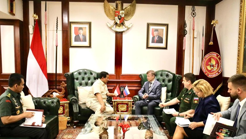 Menteri Pertahanan RI Prabowo Subianto menerima kunjungan kehormatan Duta Besar Federasi Rusia untuk Republik Indonesia, H.E. Mr. Sergei Gennadievich Tolchenov, di Kementerian Pertahanan, Jakarta, Senin (9/9/2024). (Dok. Kementerian Pertahanan)