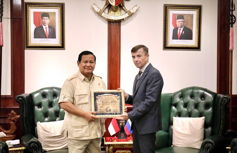 Menteri Pertahanan RI Prabowo Subianto menerima kunjungan kehormatan Duta Besar Federasi Rusia untuk Republik Indonesia, H.E. Mr. Sergei Gennadievich Tolchenov, di Kementerian Pertahanan, Jakarta, Senin (9/9/2024). (Dok. Kementerian Pertahanan) Menteri Pertahanan RI Prabowo Subianto menerima kunjungan kehormatan Duta Besar Federasi Rusia untuk Republik Indonesia, H.E. Mr. Sergei Gennadievich Tolchenov, di Kementerian Pertahanan, Jakarta, Senin (9/9/2024). (Dok. Kementerian Pertahanan)