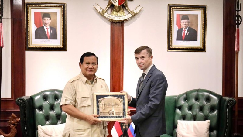 Menteri Pertahanan RI Prabowo Subianto menerima kunjungan kehormatan Duta Besar Federasi Rusia untuk Republik Indonesia, H.E. Mr. Sergei Gennadievich Tolchenov, di Kementerian Pertahanan, Jakarta, Senin (9/9/2024). (Dok. Kementerian Pertahanan)