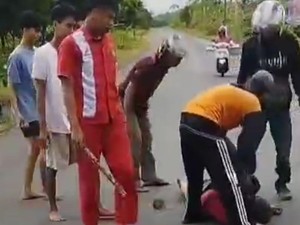 Kepergok Curi Motor, Endang Diamuk Massa-Rekannya Melarikan Diri