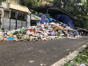 Sampah di Depo Kotabaru Jogja Kembali Menggunung, Pedagang Sambat Ulat-Lindi
