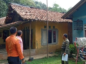 Angin Kencang Rusak 5 Rumah di Leuwiliang Bogor, 1 Keluarga Mengungsi