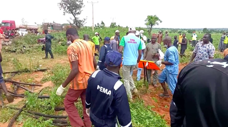 Sebuah truk tangki bahan bakar meledak di Negara Bagian Niger, Nigeria Utara, Minggu waktu setempat. Dalam insiden itu, 52 orang tewas. (Tangkapan Layar Video Reuters/)