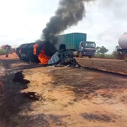 Potret Truk Tangki BBM Terbakar karena Kecelakaan Beruntun, 52 Tewas