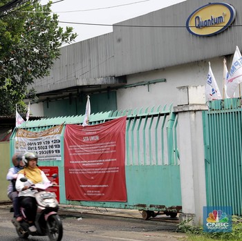 Penampakan Buruh Jaga Pabrik Kompor Gas Quantum 24 Jam, Ada Apa?