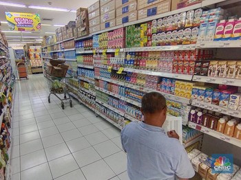 Konsumsi Warga RI Anjlok, Ekonom Minta Kenaikan PPN 12% Dibatalkan