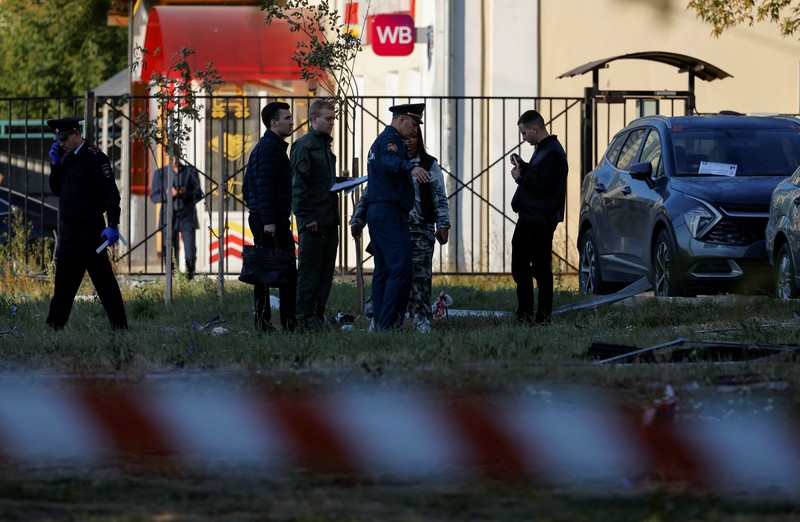 Serangan udara Ukraina menghantam bangunan tempat tinggal warga di Moskow, Rusia. (REUTERS)