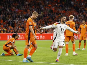 De Ligt Salah Lagi, Diganti di Paruh Babak, lalu Dikritik Van Dijk