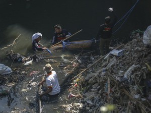 Kadin-Sampoerna Gaet 500 Relawan Bersihkan Kampung Laweyan-Sungai Jenes
