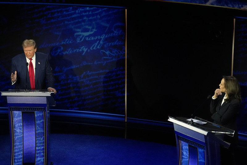 Calon presiden dari Partai Demokrat, Wakil Presiden Kamala Harris berbicara selama debat presiden dengan calon presiden dari Partai Republik, mantan Presiden Donald Trump di National Constitution Center, Selasa, 10 September 2024, di Philadelphia. Calon presiden dari Partai Demokrat, Wakil Presiden Kamala Harris berbicara selama debat presiden dengan calon presiden dari Partai Republik, mantan Presiden Donald Trump di National Constitution Center, Selasa, 10 September 2024, di Philadelphia. (AP Photo/Alex Brandon)