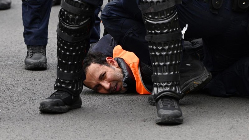 Demonstrasi menentang Pameran Pertahanan Darat Internasional Angkatan Darat di Pusat Konvensi dan Pameran Melbourne di Melbourne, Australia, Rabu (11/9/2024). (AAP/Joel Carrett via REUTERS)