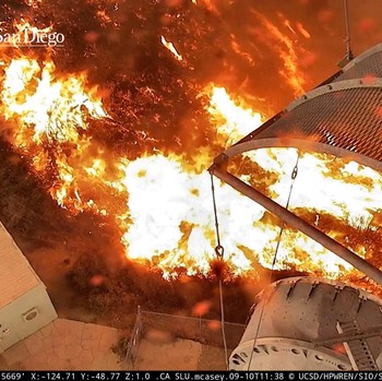 Potret Bandara Terbakar Hebat, Imbas 'Neraka Bocor' Melanda Bumi