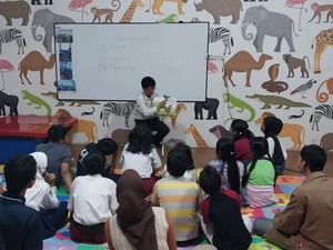Belajar Bahasa Isyarat dan Berkarya Bareng Komunitas Cerita Tuli Surabaya