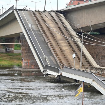 Penampakan Jembatan Jerman Patah, Ambruk Misterius