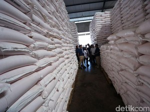 Petani di Sukabumi Tak Perlu Risau, Stok Pupuk Subsidi Melimpah