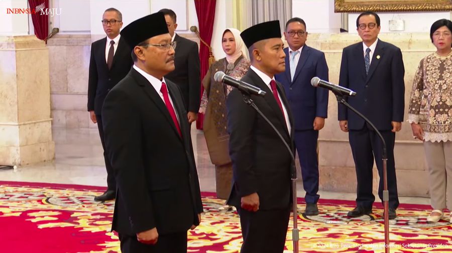 Presiden Joko Widodo (Jokowi) resmi melantik Irjen Eddy Hartono jadi Kepala Badan Nasional Penanggulangan Terorisme (BNPT) dan Sekjen PBNU Saifullah Yusuf atau Gus Ipul menjadi Menteri Sosial di Istana Negara, Jakarta, Rabu (11/9/2024). (Tangkapan Layar Youtube Sekretariat Presiden)