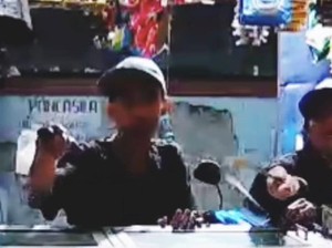 Viral 2 Pria Bersajam Todong Penjaga Warung di Depok, Polisi Selidiki