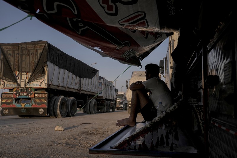Tank-tank Mesir terlihat di jalan menuju perbatasan Rafah di tengah konflik yang sedang berlangsung antara Israel dan Hamas, di Rafah, Mesir, 9 September 2024. Tank-tank Mesir terlihat di jalan menuju perbatasan Rafah di tengah konflik yang sedang berlangsung antara Israel dan Hamas, di Rafah, Mesir, 9 September 2024. (REUTERS/Mohamed Abd El Ghany)
