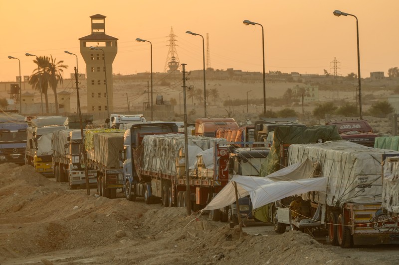 Tank-tank Mesir terlihat di jalan menuju perbatasan Rafah di tengah konflik yang sedang berlangsung antara Israel dan Hamas, di Rafah, Mesir, 9 September 2024. Tank-tank Mesir terlihat di jalan menuju perbatasan Rafah di tengah konflik yang sedang berlangsung antara Israel dan Hamas, di Rafah, Mesir, 9 September 2024. (REUTERS/Mohamed Abd El Ghany)