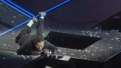 Detik-detik Andy Lau Jatuh di Atas Panggung