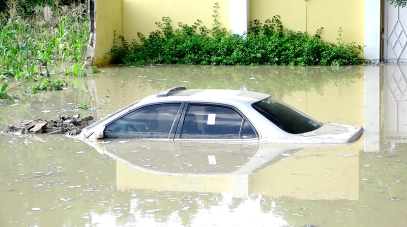 Banjir besar di Kota Maiduguri, timur laut Nigeria, menewaskan setidaknya 30 orang. Selain itu, 400 ribu warga lainnya terpaksa mengungsi. (Tangkapan Layar Video Reuters/)