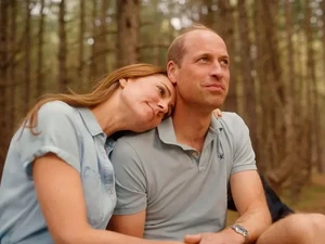 Viral Reaksi Kesal Putri Charlotte Saat Pangeran William Cium Kate Middleton