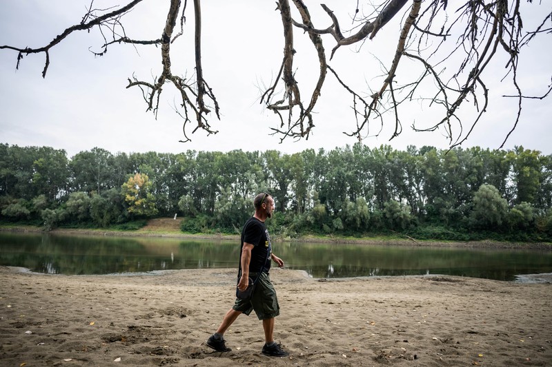 Kondisi dasar sungai Tisza yang sebagian kering di dekat Nagykoru, Hongaria, Rabu (11/9/2024). (REUTERS/Marton Monus) Kondisi dasar sungai Tisza yang sebagian kering di dekat Nagykoru, Hongaria, Rabu (11/9/2024). (REUTERS/Marton Monus)