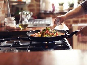 5 Metode Memasak yang Ternyata Tak Cukup Sehat untuk Diandalkan