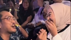 Viral Bikin Romantis, Pria Lamar Pacar Saat Konser Bruno Mars di Jakarta
