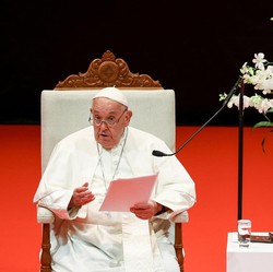 Paus Fransiskus Minta Maaf Atas Pelecehan Anak di Gereja Katolik