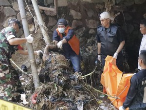Geger Penemuan Mayat Tanpa Busana Mengambang di Sungai Cipadaulun