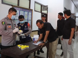 Puluhan Personel Polresta Probolinggo Tes Urine, Hasilnya?