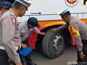 Satlantas Trenggalek Gelar Ramp Check Bus Antarkota Jelang Long Weekend