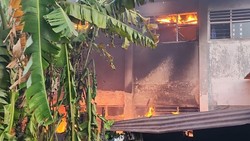 SD di Surabaya Terbakar gegara Warga Bakar Alang-alang Dekat Sekolah