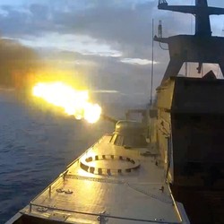 Rusia Kirim Kapal Perang & Lepaskan Artileri di Laut Jepang, Ada Apa?