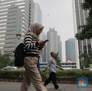 Pekerja RI Nangis Darah-Gaji Dipotong Lagi demi Iuran Pensiun Tambahan
