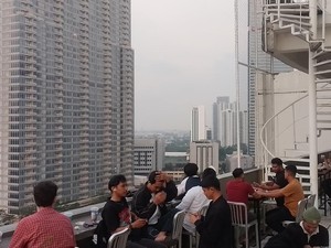 Terpikat Pemandangan Gedung Pencakar Langit Jakarta di Tanjakan 13
