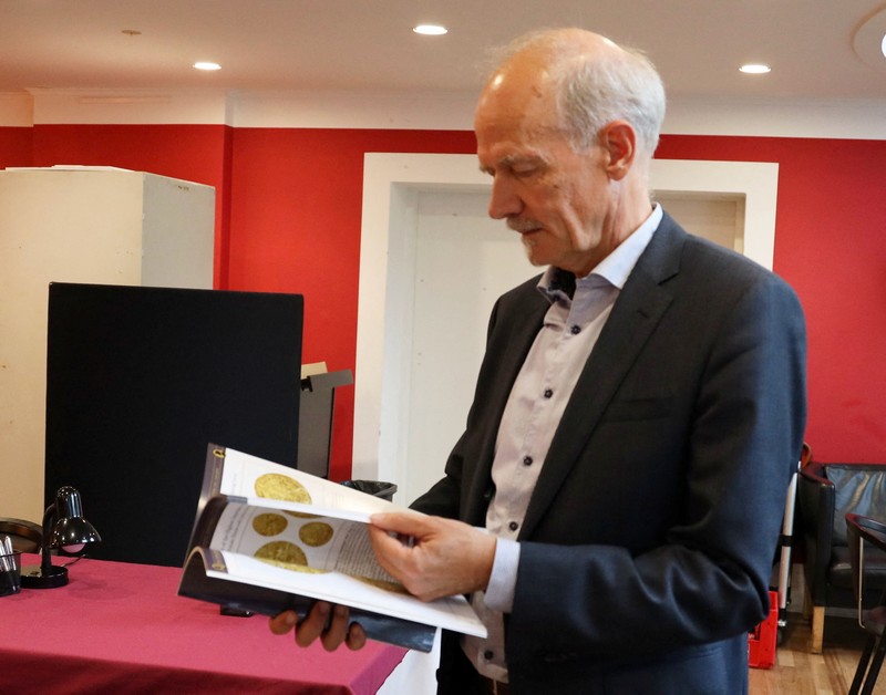 Koin Kuno dan Langka Milik Raja Mentega Denmark Bakal Dilelang pada Sabtu (14/9). (REUTERS/Jacob Gronholt-Pedersen) Koin Kuno dan Langka Milik Raja Mentega Denmark Bakal Dilelang pada Sabtu (14/9). (REUTERS/Jacob Gronholt-Pedersen)