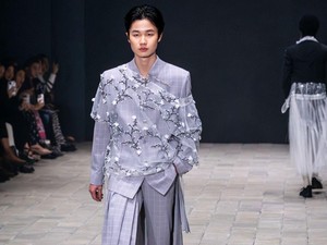 Koleksi Busana Pria HuMAN Wilsen Willim, Alternatif Gender Fluid yang Elegan