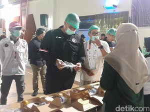 Menpora Dito Tinjau Pengemasan Konsumsi PON Sumut