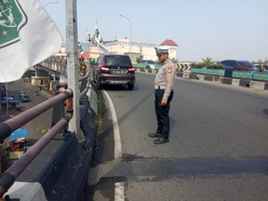 Mobil Nyaris Jatuh dari Flyover Ciputat Diduga karena Pengemudi Ngantuk