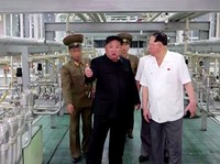 Momen Langka Kim Jong Un Tinjau Pengayaan Uranium Bahan Nuklir