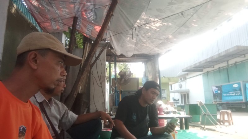 Penjagaan parik kompor gas Quantum di Kawasan Cikupa, Tangerang, Banten. (Dok. PUK Aditec Cakrawiyasa SPEE FSPMI) Penjagaan parik kompor gas Quantum di Kawasan Cikupa, Tangerang, Banten. (Dok. PUK Aditec Cakrawiyasa SPEE FSPMI)