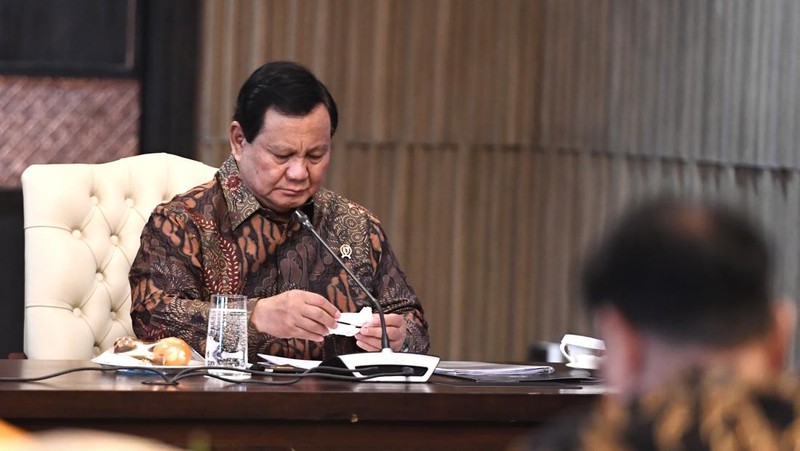 Presiden Joko Widodo kembali menggelar Sidang Kabinet Paripurna (SKP) di Ruang Sidang Kabinet, Istana Garuda, Ibu Kota Nusantara (IKN), pada Jumat, (13/9/2024). (Dok. Biro Pers Sekretariat Presiden)