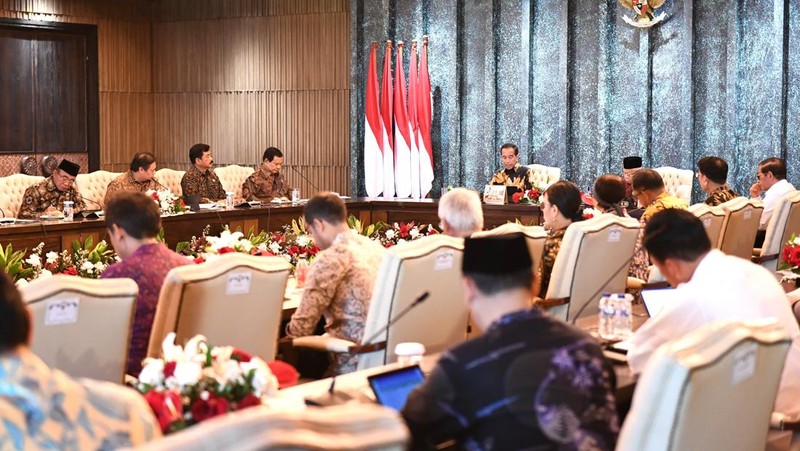 Presiden Joko Widodo kembali menggelar Sidang Kabinet Paripurna (SKP) di Ruang Sidang Kabinet, Istana Garuda, Ibu Kota Nusantara (IKN), pada Jumat, (13/9/2024). (Dok. Biro Pers Sekretariat Presiden)