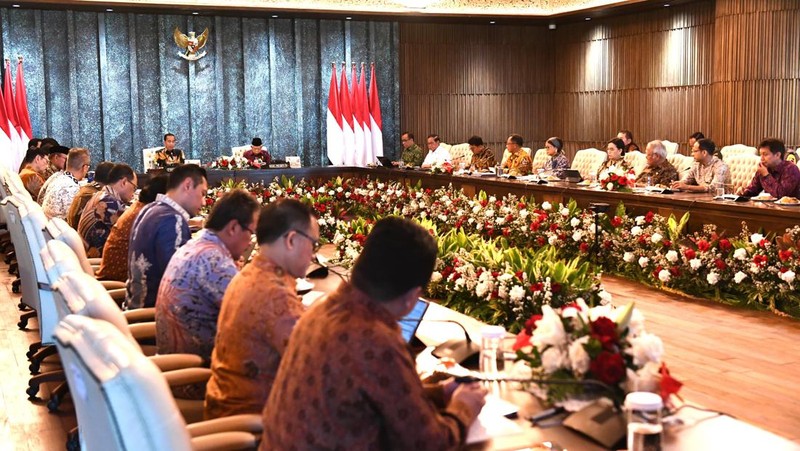 Presiden Joko Widodo kembali menggelar Sidang Kabinet Paripurna (SKP) di Ruang Sidang Kabinet, Istana Garuda, Ibu Kota Nusantara (IKN), pada Jumat, (13/9/2024). (Dok. Biro Pers Sekretariat Presiden)