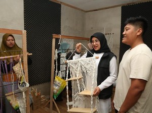 Emak-emak Banyuwangi Raup Cuan Ratusan Juta dari Kerajinan Makrame