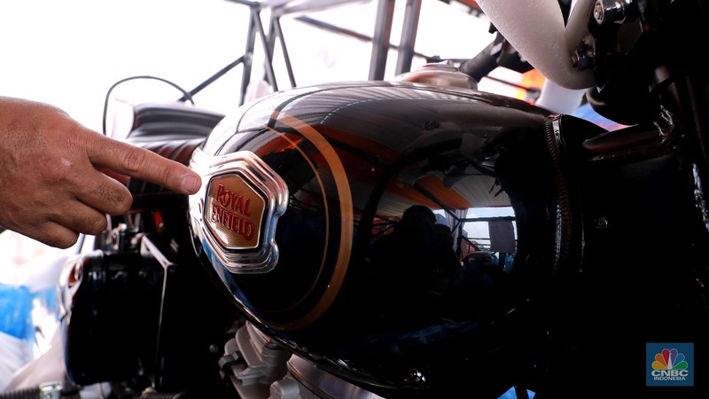 Sejumlah motor Royal Enfield saat open house yang akan dilelang di Tempat Penimbunan Pabean PT Tri Pandu Pelita yang berlokasi di Jl. Kebantenan No. 10, Semper Timur, Cilincing, Jakarta Utara, Jumat (13/9/2024). (CNBC Indonesia/Muhammad Sabki) Sejumlah motor Royal Enfield saat open house yang akan dilelang di Tempat Penimbunan Pabean PT Tri Pandu Pelita yang berlokasi di Jl. Kebantenan No. 10, Semper Timur, Cilincing, Jakarta Utara, Jumat (13/9/2024). (CNBC Indonesia/Muhammad Sabki)